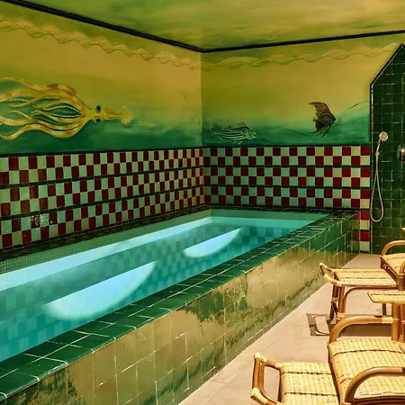 Les Deux Gares & Otel 4*