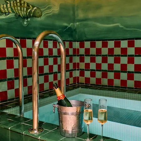 Les Deux Gares & Hotel