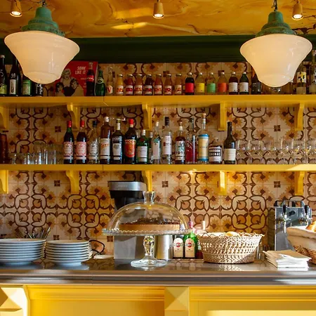 Les Deux Gares & Hotel