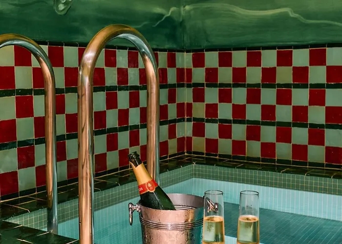 Les Deux Gares & Hotel