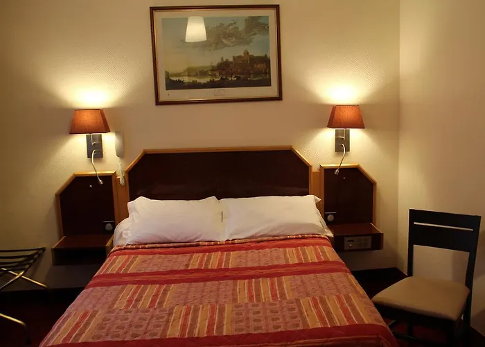 Otel Les Deux Gares & 4*