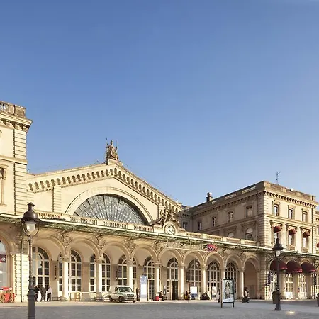 ホテル Les Deux Gares & パリ