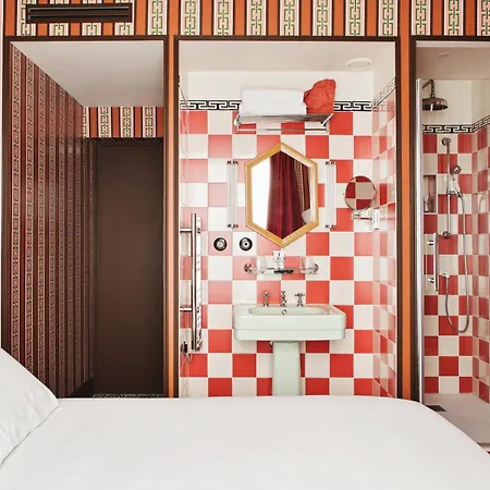Les Deux Gares Hotel